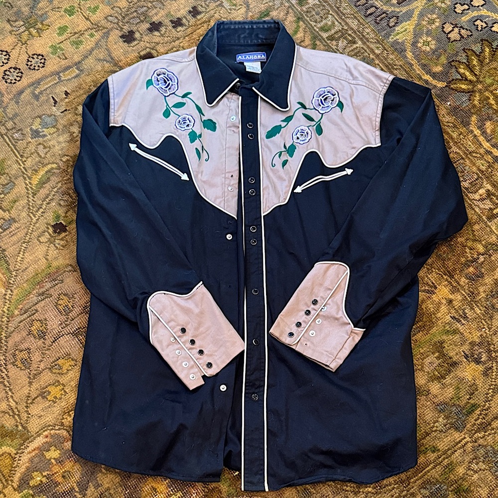 Alamosa 90s Western Yolk Pearl Snap Button Down w Embroidery